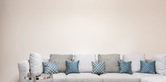 חיפוי קירות חוץ דקורטיבי ושטיחים קלאסיים לסלון: המדריך המלא