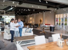 כורסאות טלוויזיה ומזנונים יוקרתיים לסלון המודרני